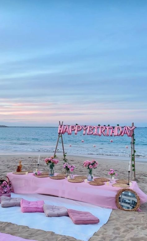 Birthdays At The Beach, 18th Birthday Party Ideas At The Beach, Birthday Decoration At Beach, Beach Picnic Table Ideas, Picnic On The Beach Birthday, Birthday Party At The Beach Ideas, Birthday Decoration Ideas Outside, Beach Party Decor Ideas, 16 Birthday Beach Party Ideas