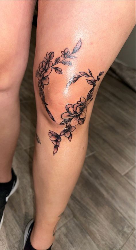 Foot Tattoo Ideas Female, Tattoo Ideas Female Foot, Foot Tattoo Ideas, Foot Tattoo Designs, Tattoos Foot, Small Foot Tattoos, Hip Thigh Tattoos, Tattoos Geometric, Tattoos For Black Skin