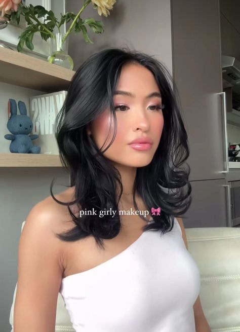 Short Black Hair Inspiration, Korean Short Haircut For Women, Short Layered Black Hair, Short Black Hair With Layers, Wispy Lob, Black Medium Length Hair, Latina Short Hair, Korean Short Haircut, Haircuts For Chubby Faces