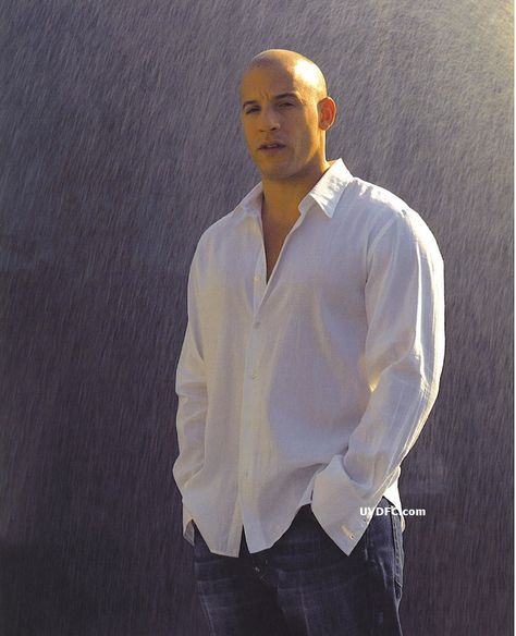 Vin Diesel Shirtless, Mechanic Art, Bald Style, Elegant Men Style, Mark Sinclair, Winning Smile, Bald Look, Rock Dwayne Johnson, Standing In The Rain