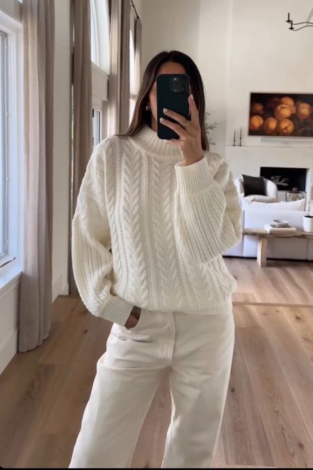 White Winter Style, Styling White Sweater, White Sweater White Pants, Cozy White Outfit, White Sweater Winter Outfit, White Winter Pants, White Curdoroy Pants Outfit, Winter White Sweater Outfit, White Sweatshirt Outfit Women