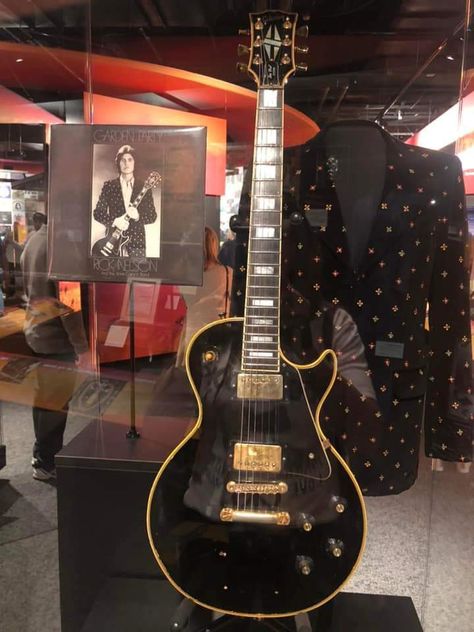 PHOTOS OF THE MOMENT:: More on the "Western Edge: The Roots and Reverberations of Los Angeles Country-Rock" Exhibit over at the Country Music Hall of Fame and Museum - in Nashville.:: Upclose photo of RICK NELSON'S display - Rick's black Les Paul along with "Garden Party" Jacket. The Stone Canyon Band display.... Nashville Walk Of Fame, Black Les Paul, Rock And Roll Hall Of Fame, Nashville Museums, Rock And Roll Hall Of Fame Cleveland, Nelson’s Ghost Town, Party Jacket, Rick Nelson, Country Music Hall Of Fame