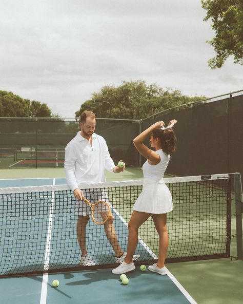 Badminton Couple Photography, Couple Tennis Pictures, Tennis Relationship Goals, Tennis Court Engagement Photos, Couple Tennis Photoshoot, Romantic Photoshoot, Fun Couple, Significant Other, Pre Wedding Photoshoot