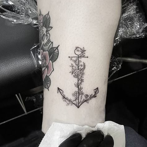 Floral Anchor Tattoo by Eloise Entraigues #anchor #floralanchor #linework #blacklinework #contemporary #illustrative #EloiseEntraigues Anchor Flower Tattoo, Feminine Anchor Tattoo, Flower Tattoo Meaning, Small Anchor Tattoos, Navy Tattoos, Anchor Tattoo Design, Anker Tattoo, Flower Tattoo Meanings, Anchor Tattoos