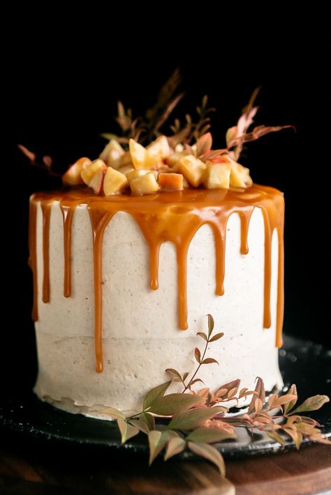 Apple Cake With Brown Butter Frosting, Fall Inspired Cake Decoration, Autumn Apple Cake Recipes, Brown Butter Apple Cake, Thanksgiving Apple Cake, Autumn Cake Flavors, Thanksgiving Spice Cake, Brown Butter Spice Cake, Gluten Free Apple Spice Cake