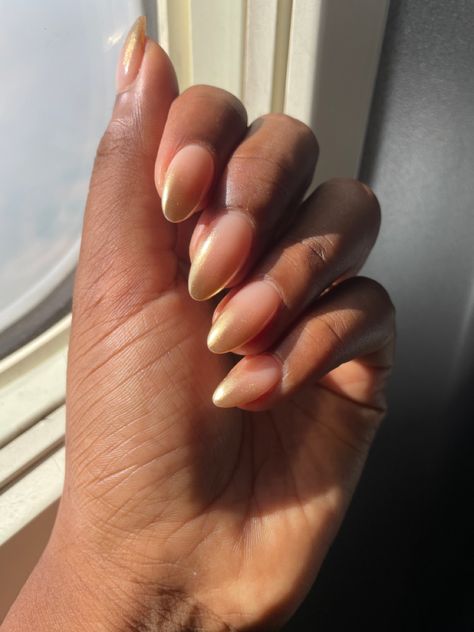 Gold Tip Ombre Nails, Ombré Gold Chrome Nails, Christmas Nails Brown And Gold, Ombré Gold Nails, Gold Ombre Nails Almond, Light Gold Chrome Nails, Soft Gold Nails, Gold Chrome Ombre Nails, Gold Ombre Acrylic Nails