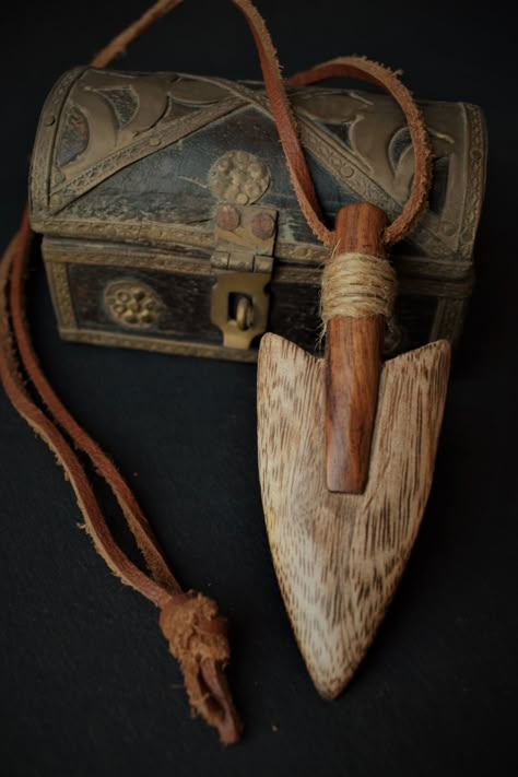 This beautiful wooden handmade spear pendant with an antique and ancient look is a unique and stylish piece of jewelry that will make a great addition to any wardrobe. The pendant is shaped like a spear, with an arrow and the head of the spear finely carved out of wood. The carved details give the pendant a unique and rustic look, and the leather cord gives it a classic yet modern touch. The antique and ancient look of the pendant makes it a great conversation starter and a perfect statement Wooden Jewelry Handmade, Wooden Necklace Handmade, Wooden Jewelery, Arrow Pendant Necklace, Wood Arrow, Wood Jewelery, Simple Wood Carving, Wooden Arrows, Handmade Pendant Necklace