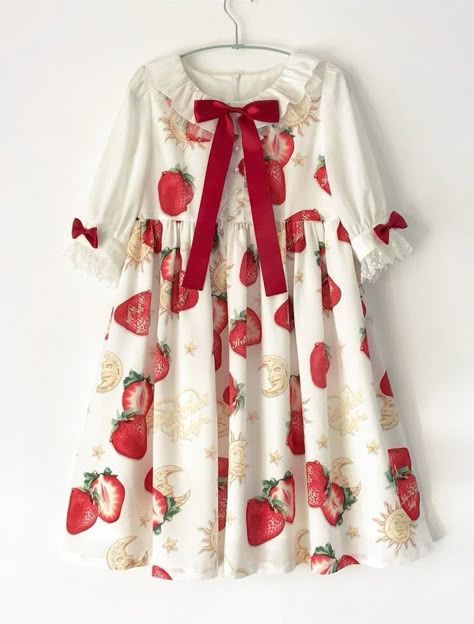 Strawberry Clothing, Strawberry Outfit, Strawberry Stuff, Strawberry Aesthetic, Op Dress, Rock Baby, Kawaii Fashion Outfits, Sweet Lolita, Dolce E Gabbana