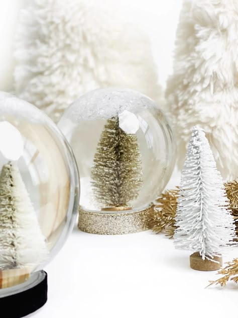 Snow Globe Ideas, Christmas Crafts 2023, Christmas Craft Night, Christmas Snow Globes Diy, Diy Snow Globes, Homemade Snow Globes, Vintage Snow Globes, Christmas Eve Day, Globe Ideas