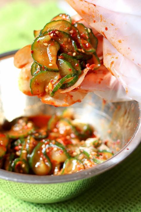 Cucumber Salad Gochujang, Korean Cucumber Salad, Korean Cucumber, Spicy Cucumber Salad, Cucumber Kimchi, Cucumber Salad Recipe, Korean Side Dishes, Korean Food Recipes, Kimchi Recipe