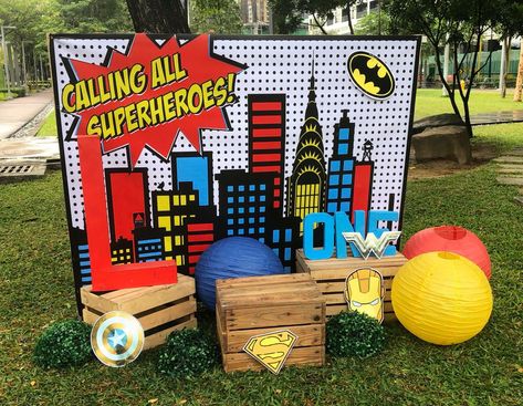 Spiderverse Party, Superhero Cutouts, Lego Superhero Party, Superhero Photoshoot, Supergirl Birthday, Superhero Birthday Party Ideas, Superhero Decor, Superman Party, Girl Superhero Party