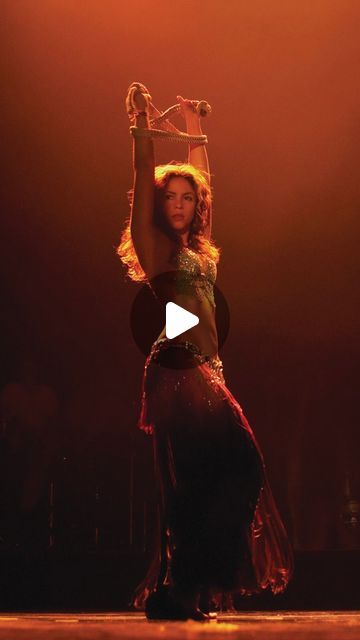 shakira_ita 🇮🇹 on Instagram: "Shakira’s dancing in general is amazing, but her belly dancing is literally PERFECT. That’s why she is one of the only singers in history to have a signature dance! . . . . follow @shakira.italian.fanpage for more!!" Shakira Dancing, Sadie Belly Dance, Shakira Music Videos, Shakira Belly Dance, Shakira Dance, Shakira Hips, Pretty Dance Costumes, Belly Dancing Workout, Golden Retriever Funny