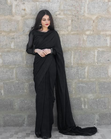 Black Sari, Trending 2023, Sarees For Girls, Skater Skirts, Fancy Sarees Party Wear, Sarees Party Wear, Black Saree, Stylish Sarees, Shirts Design