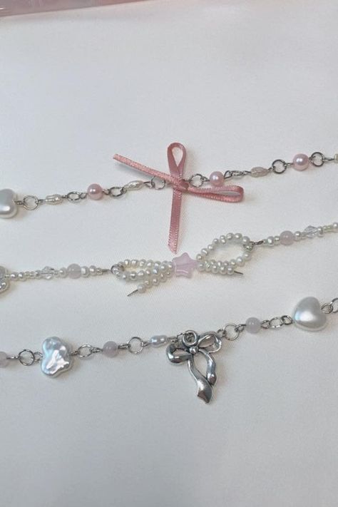 Cute Bead Jewelry, Bracelets Coquette, Coquette Bracelets, Bow Stacking, Coquette Jewelry, Coquette Core, Bracelet Cute, Pretty Jewelry Necklaces, Pearl Bow