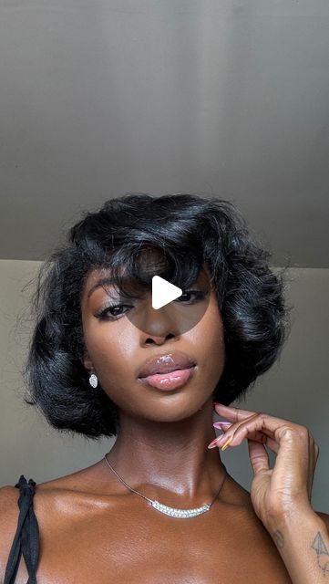 Denisha Thomas | 𝑪𝒐𝒏𝒕𝒆𝒏𝒕 𝑪𝒓𝒆𝒂𝒕𝒐𝒓 on Instagram: "My bob has to have BODY.   I noticed I’d really love my hair fresh out the salon but by the time I go home wrap it and take it down the next day I’m not as in love because it loses body after being wrapped.   However, I’ve been learning how to use these satin rollers in it and game changer 😮‍💨. I didn’t film putting the rollers in this time around because honestly I was tired by the time I got home and I truly wasn’t expecting much out of it.   But to give y’all a little insight into the process, I used @patternbeauty curling iron to add some quick, big curls then followed up with my @mykitsch curling set. For my hair in the back that’s super short I just pin curled it.   I actually did it once overnight, took em out in the mo Chin Length Fluffy Hair, Barrel Curls Short Hair Black Women, Short Hair Styles Fringe, Updos For Short Hair Black Women Natural, Black Women Hairstyles Medium Length, 2 4 6 Tara Hairstyles, Pin Curls Short Hair Black Women, Fine Hair Hairstyles Black Women, How To Sleep With A Bob Hairstyle