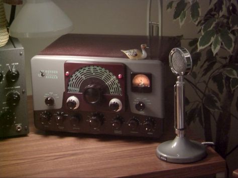 Grandmas Attic, Hf Radio, Sw Radio, Radio Equipment, Flirty Questions, Radio Kit, Retro Radios, Shortwave Radio, Radio Vintage