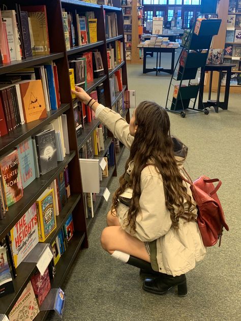 Photos In Bookstore, Library Vibes Aesthetic, Bookstore Picture Ideas, Bookstore Photo Ideas, Library Worker Aesthetic, Girl In Bookstore Aesthetic, Bookstore Poses, Pictures In Library, Book Store Pictures