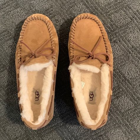 UGG Dakota Moccasins Ugg Dakota Outfit, Ugg Dakota Slippers Outfit, Ugg Moccasins Outfit, Mocassin Outfit, Ugg Cluggette, Dakota Shoes, Ugg Scuffette Slippers, Moccasins Outfit, Ugg Moccasins