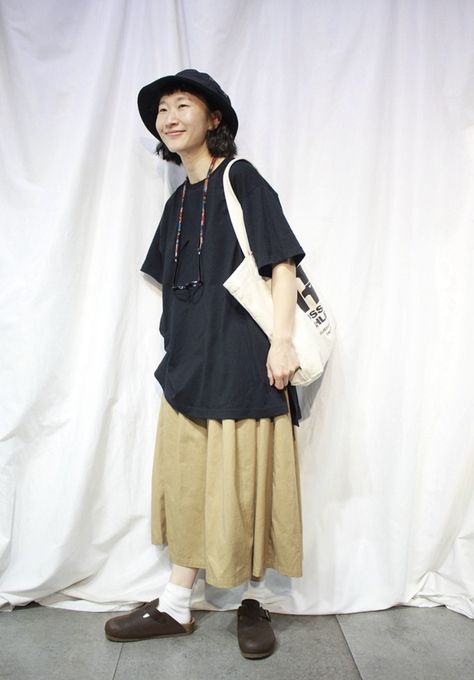 Japanese Minimal Style Fashion, Japanese Indie Fashion, Japanese Daily Outfit, Muji Outfit Style Women, Japanese Baggy Fashion, Muji Skirt, Japan Minimalist Fashion, Japanese Oversized Fashion, Japan Summer Outfit Women