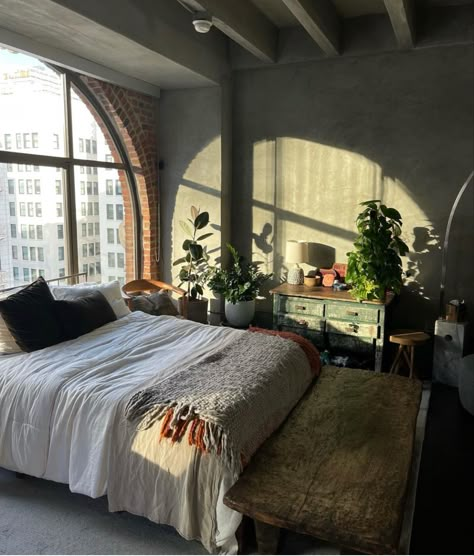 Organic Eclectic Bedroom, Loft Aesthetic Bedroom, Los Angeles Apartment, Aesthetic Interior Design, Aesthetic Interior, Dream Apartment Decor, Aesthetic Rooms, Beautiful Bedroom, Apartment Decor Inspiration