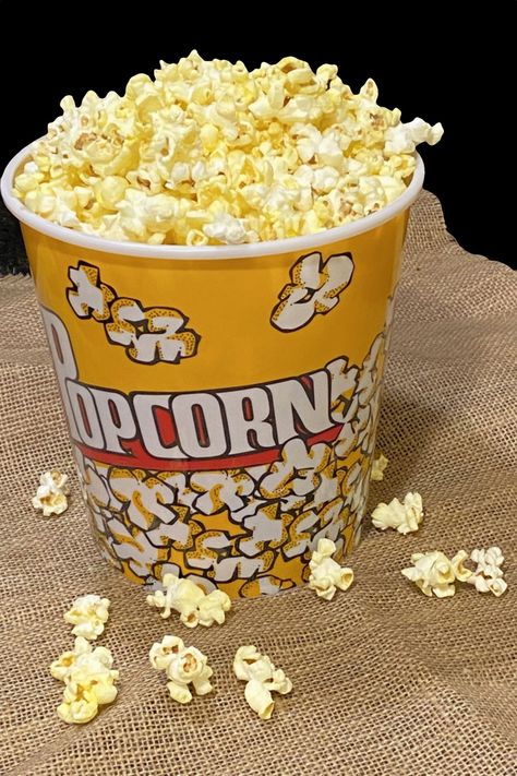 Finally, a movie theater popcorn recipe that delivers popcorn equal to what you get at the movies. The secret is in the ingredients! Cinnamon Sugar Popcorn, Sugar Popcorn, Kettle Corn Recipe, Movie Theater Snacks, Theater Popcorn, Movie Theater Popcorn, Sweet Popcorn, Snack Mixes, Movie Snacks