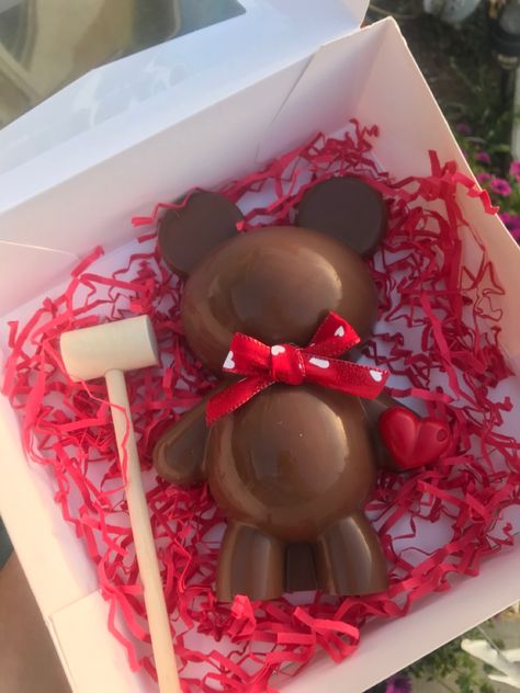 Breakable Bear, Piniata Cake, Butterfly Baby Shower Cake, Chocolate Teddy Bear, Chocolate San Valentin, Chocolate Covered Strawberries Bouquet, Chocolate Candy Recipes, Hot Chocolate Gifts, Pinata Cake