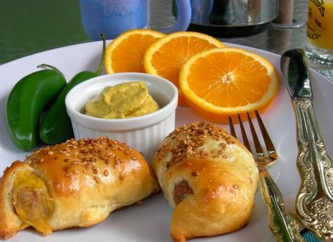 Jalapeño, Cheese & Sausage Kolaches -- though I'll be using sliced or chopped jalapeños, still canned Homemade Kolaches, Link Sausage, Easy Pastry, Kolache Recipe, Breakfast Savory, Kolaches Recipe, Summer Dinner Ideas, Cheese Crescent Rolls, Cheese Buns