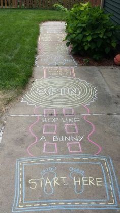 Sidewalk obstacle course with chalk Oppgaver For Barn, Sidewalk Chalk Art, Chalk Painting, Chalk Drawings, Sidewalk Chalk, Backyard Games, Toddler Fun, Chalk Art, Painting Watercolor