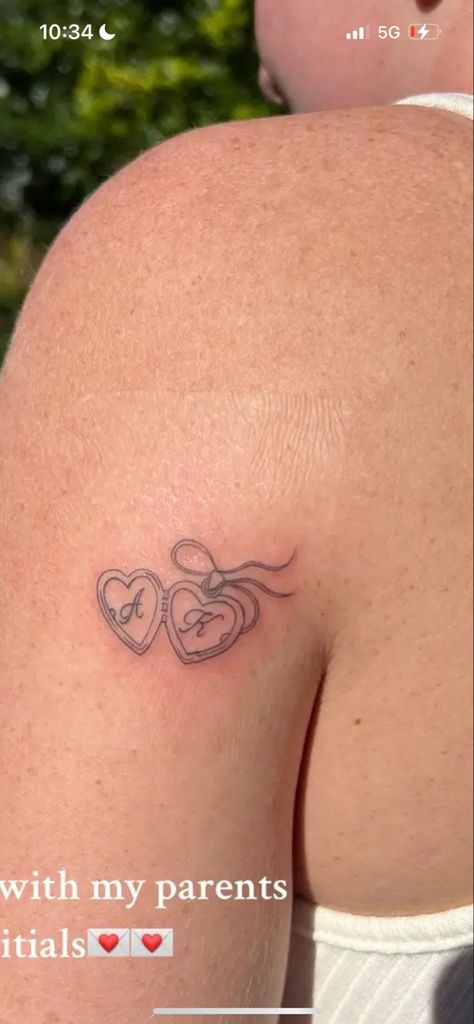 Tattoo Inspo Girl, Heart With Year Tattoo, Steven Tattoo Name, Aunt Tattoo For Niece, Big And Little Sister Tattoos, Sister Tattoo Ideas For 2, Tattoos For Your Boyfriend, Scapula Tattoos For Women, Tattoo Family Ideas For Women