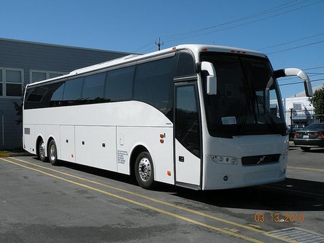 Car For Wedding, Volvo Bus, Tempo Traveller, Charter Bus, Tractor Pictures, Chartered Bus, Luxury Bus, London Transport, Bus Coach