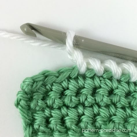 Crochet tutorial for twisted single crochet alternative for crab stitch or… Reverse Single Crochet, Sc Crochet, Crochet Edges, Crochet Border, Crochet Twist, Crochet Edgings, Crochet Geek, Crochet Edging Patterns, Crochet Simple