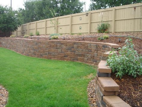 Side Yard Retaining Wall, Retaining Wall Wood, Hillside Landscape Ideas, Small Garden Retaining Wall, Concrete Blocks Diy, Cinder Block Garden Wall, Block Wall Ideas, Yard Retaining Wall, Brick Retaining Wall