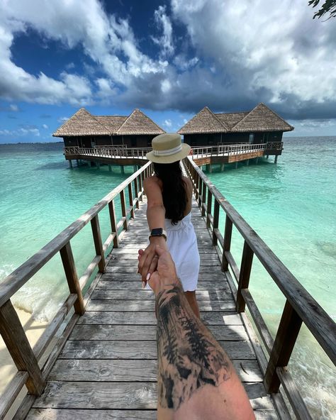 Maldives honeymoon vacation love Male Maldives Beach Poses, Poses For Honeymoon Couple, Couple Poses In Maldives, Maldives Couple Pictures, Honeymoon Photos Couple, Honeymoon Picture Ideas, Maldives Honeymoon Photography, Honeymoon Poses For Couples, Maldives Photography Couple