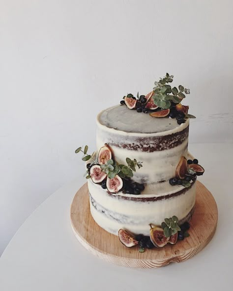 Wedding Spice Cake, Wedding Cake Fruit And Flowers, Rustic Simple Wedding Cake, Two Tier Naked Wedding Cake, Bohemian Birthday Cake, Wedding Cake Earthy, Earthy Wedding Cake, Rustic Cake Design, Wedding Cake Bohemian