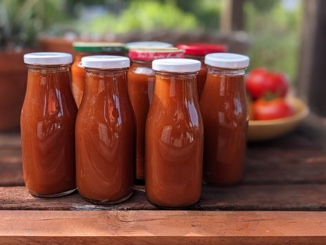 Old Fashioned Ketchup Recipe, Grape Tomato Recipes, Ketchup Recipes, Mini Tomatoes, Tomato Ketchup Recipe, Homemade Ketchup Recipes, Pickled Cherries, Pickled Foods, Ketchup Recipe