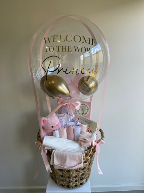 Baby Shower Ideas For Girls Gifts, Hot Air Balloon Baby Shower Basket, Gift Hamper For Newborn, Baby Gift Hamper Ideas, Baby Hamper Ideas Baskets, Baby Basket Gift Ideas Girl, Baby Shower Basket Gift Ideas Girl, Regalos Para Baby Shower Ideas, Baby Hampers Ideas Gift