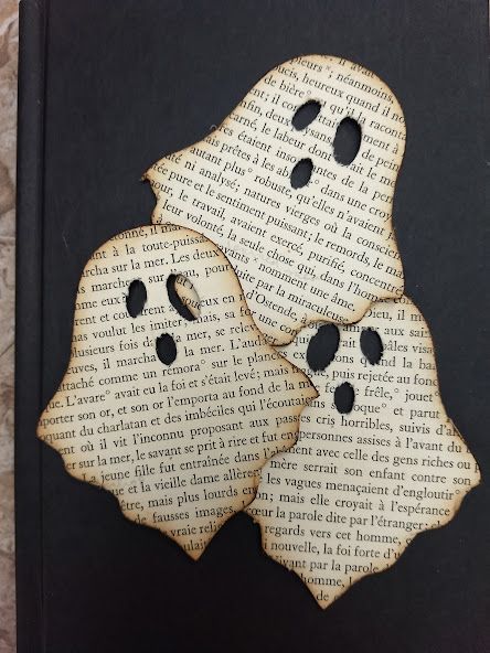 French Book Paper Ghosts Okio B Designs #Halloween2023 #Halloween #DIYHalloween Halloween Decor Diy, Homemade Halloween Decorations, Halloween Crafts Decorations, Homemade Halloween, Halloween Deco, Diy Book, Halloween Projects, Book Page, Cute Crafts