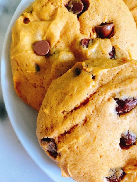 Pumpkin Chocolate Chip Muffin Tops Pumpkin Muffin Tops Recipe, Pumpkin Chocolate Chip Muffin Tops, Pumpkin Muffin Top Cookies, Pumpkin Muffin Tops, Chocolate Chip Muffin Tops, Muffin Top Recipes, Muffin Top Pan, Chocolate Pumpkin Muffins, Pumpkin Yogurt