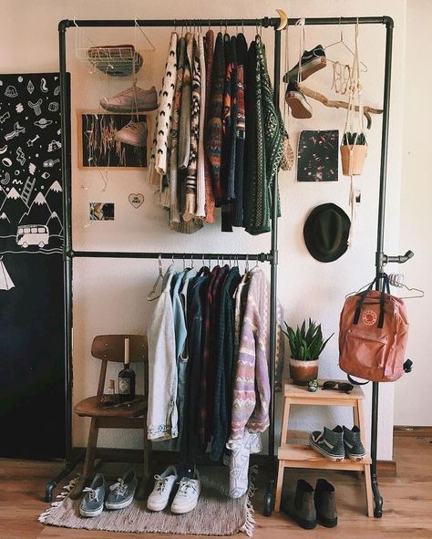 Dorm Room Organization, Cool Ideas, Dream Rooms, The Closet, Design Case, Room Organization, Design Layout, Clothing Rack, Apartment Living