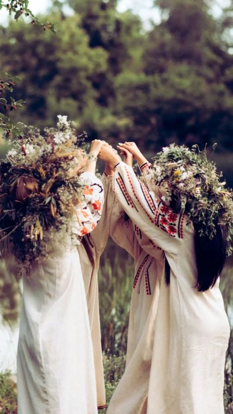 How to Celebrate Ostara at Home: Simple Solitary Rituals for Renewal and Rejuvenation! May Day Aesthetic, Ostara Feast, Ostara Aesthetic, Celebrate Ostara, Spring Fling Party, Ostara Ritual, Munchkin Land, Spring Goddess, Slavic Aesthetic