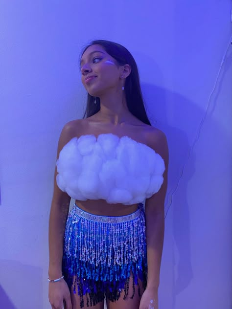 Sky Costume, Ahhh Real Monsters, Cloud Costume, Cloud Theme, Costume Carnaval, Taylor Swift Party, Costume Diy, Halloween Inspo, Carnival Costumes