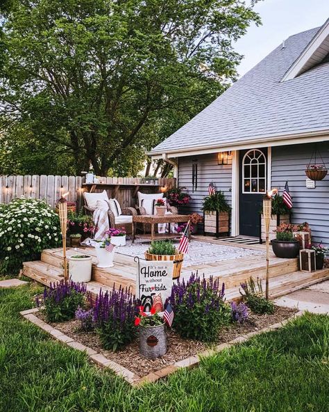 Backyard Deck Ideas On A Budget, Deck Ideas On A Budget, Backyard Deck Ideas, Small Backyard Decks, Small Backyard Design Ideas, Backyard Design Ideas Budget, Backyard Layout, Family Backyard, Raised Patio