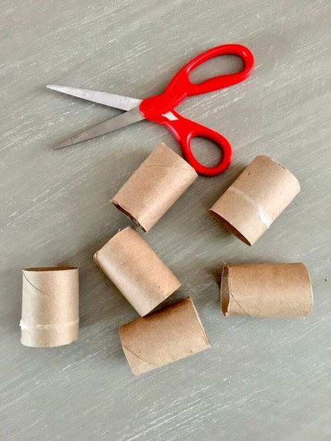 Easy Drapes Diy, How To Make Curtains Look Fuller, Curtain Toilet Roll Hack, Paper Towel Roll Curtain Hack, Toilet Paper Roll Curtain Spacers, Grommet Curtain Hack, Toilet Paper Rolls For Curtains, Curtain Spacers Diy, Toilet Paper Roll Curtain Hack