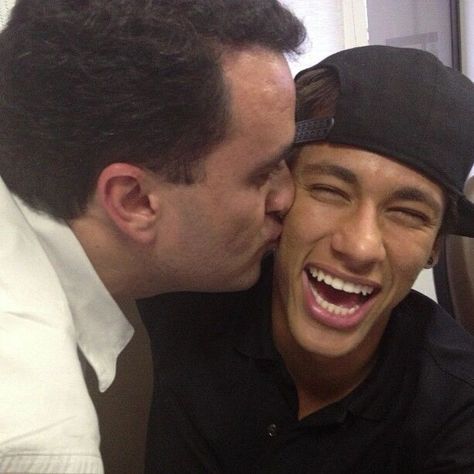 neymar jr's old instagram posts (2012-2014) Neymar Celebration, Brown Hair Roblox, Fifa 2022, Daily Workout Plan, Romeo Santos, Football Icon, Soccer Goal, Soccer Guys, Soccer Boys