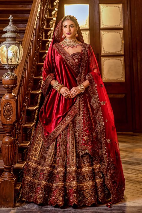 Velvet Wedding Lehenga, Velvet Bridal Lehenga, Assam Silk Saree, Velvet Dupatta, Velvet Wedding, Choli Blouse, Indian Bridal Lehenga, Weave Styles, Wedding Lehengas