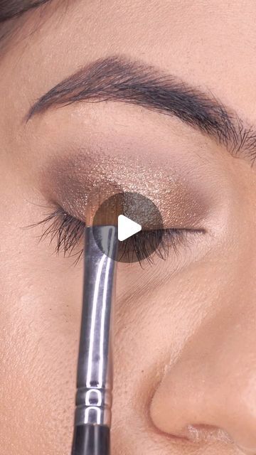 Smokey Eye Makeup Step By Step, Glittery Eye Shadow, Glitter Eyeshadow Looks, Eyeshadow Looks Step By Step, Smokey Eye Makeup Steps, Simran Kaur, Glitter Smokey Eye, Makeup Smokey, Eyebrow Growth Serum