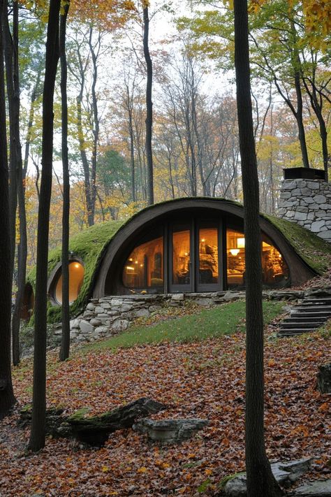 Modern forest house hobbit style earth sheltered facade. Check out all of these creative forest houses that blend rustic charm with modern elegance, making the woodland retreat truly unique. Earthen House Natural Building, Off Grid Mountain Cabin, Forest House Floor Plan, Unique House Plans Modern, Hobbit Style House, Nature House Exterior, Modern Hobbit House, In Ground House, Earth Homes Underground