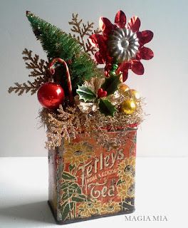 Christmas Assemblage, Tetley Tea, Christmas Diorama, Vintage Christmas Crafts, Christmas Vignettes, Spice Tins, Silver Tinsel, Bottle Brush Tree, Brush Trees