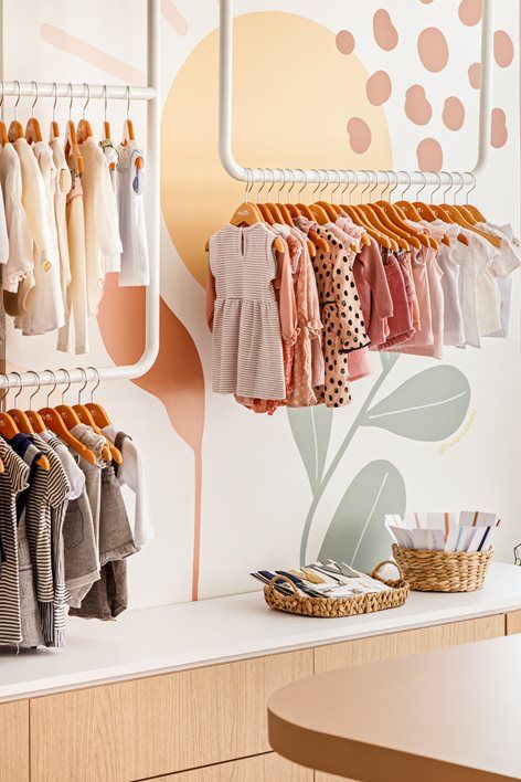 Nutti | 3P Studio Botique Interiors Ideas, Baby Boutique Display, Botique Interiors, Baby Store Display, Brazil 2022, Kids Clothing Store Design, Storing Baby Clothes, Retail Store Interior Design, Clothing Store Interior