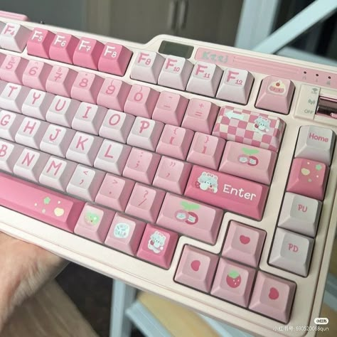 Cute Keyboards, Fancy Keyboard, Pink Games, Tech Aesthetic, Video Game Room Design, Retro Gadgets, Gaming Setups, Gaming Room Setup, Cute Stationary